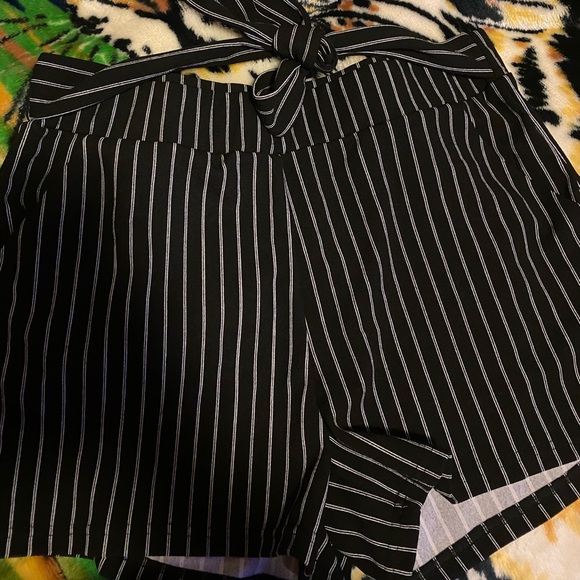 Shorts - Picture 2 of 9